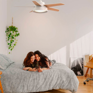 VENTILADOR TECHO BASE BLANCA Y 5 ASPAS EN MADERA 132 CM. 35W