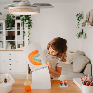 VENTILADOR TECHO ASPAS RETRACTILES BLANCO/MADERA 106 CM WIFI